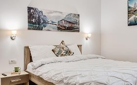 Old Town Luxurious Apartment